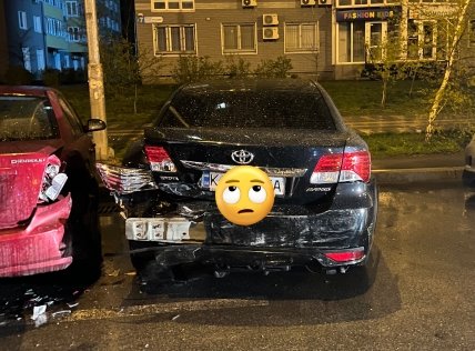 Место ДТП и поврежденная машина Ирины