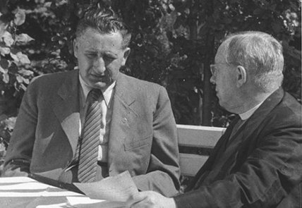 Президент Карпатской Украины о. Августин Волошин (справа) и министр обороны Степан Клочурак