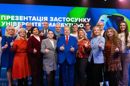 Михайло Поплавський зі студентами