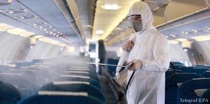 человек в защитной маске