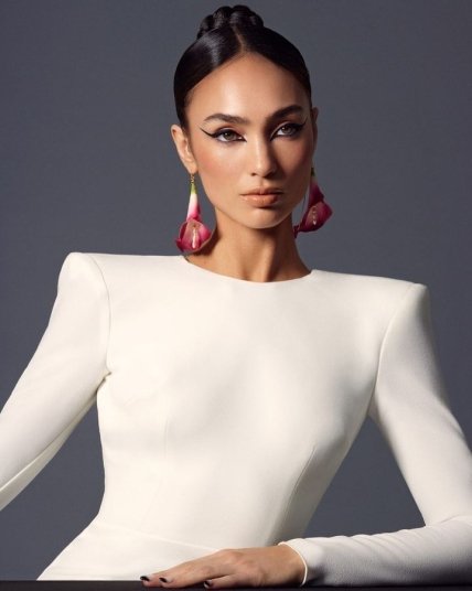 Р'Бонни Нола Габриэль