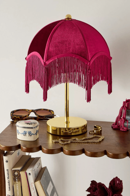Лампа Urban Outfitters с бахромой Бургундия