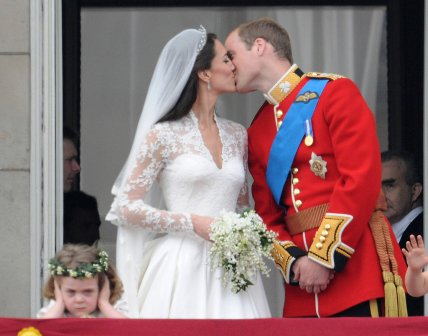 поцелуй уильям и кейт на балконе