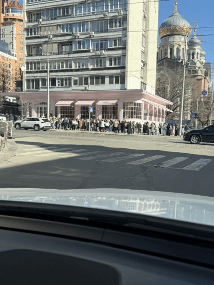 Черга у Namelaka