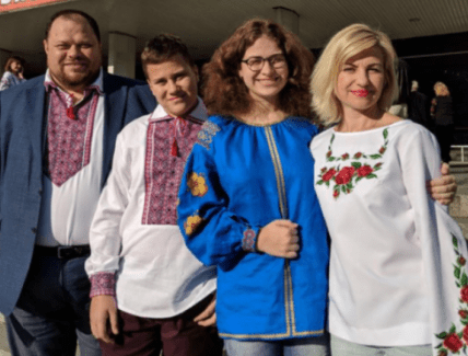 Руслан Стефанчук, його дружина Марина та діти