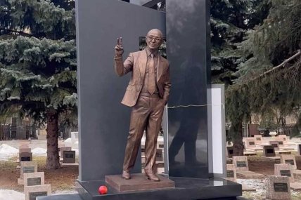 Пам’ятник Геннадію Кернесу