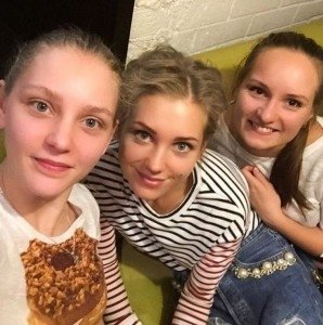 Кристина Асмус показала поклонникам младшую сестру