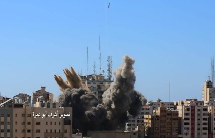 Уничтожение офисного здания в Газе