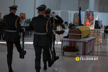 Останки Евгения Коновальца доставили в собор УГКЦ в Киеве. Фото: Ян Доброносов "Телеграф"