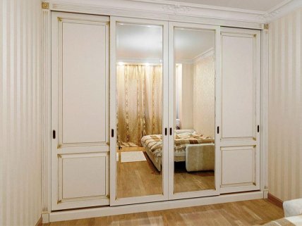 Зеркальные панели с геометрическими рамками