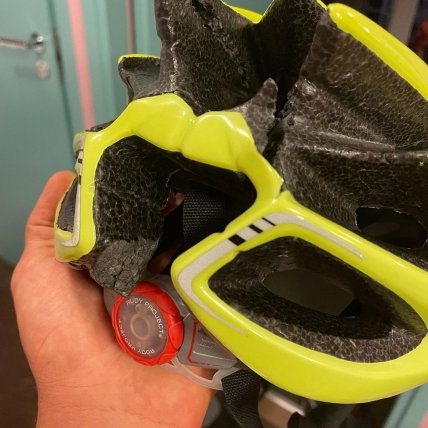 Шолом Дмитра Драгуна тріснув навпіл