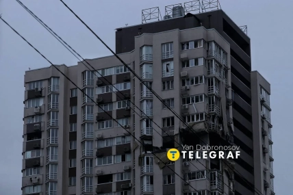 Удар ворожого дрона пошкодив квартири на рівні 20-го поверху