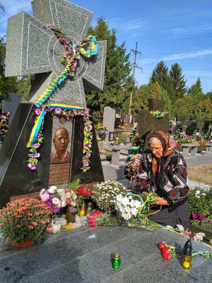 могила Александр Музычко