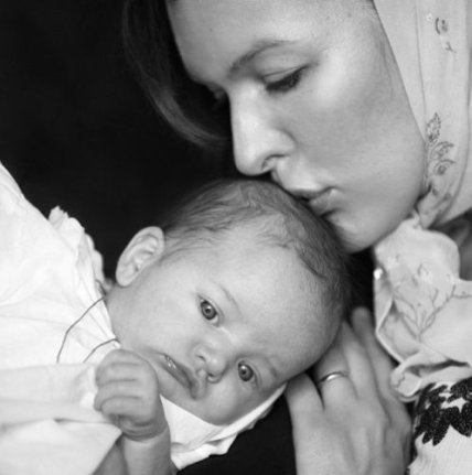 Мила Йовович поделилась подробностями крещения дочери