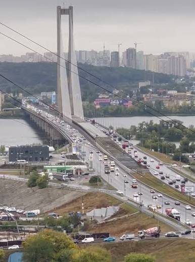 Пилон Южного моста имеет 133 метра.