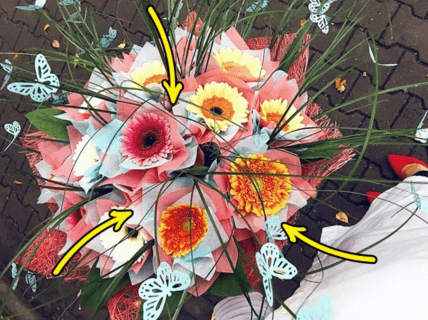 Букет, держащийся благодаря специальным элементам