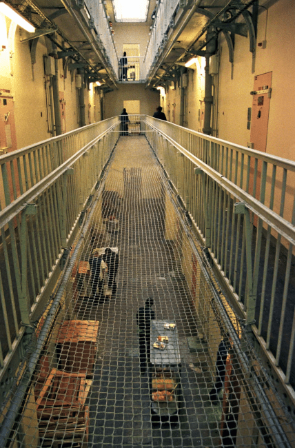 тюрьма париж