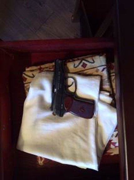 Прокуратура изъяла у чиновников тысячи долларов и драгоценности