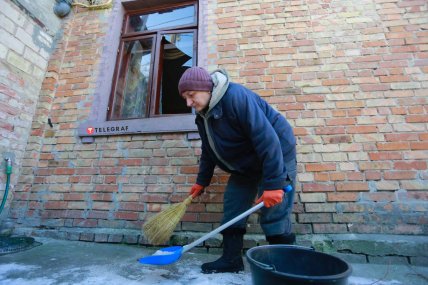 У Києві уламки ракети пошкодили будинки та авто