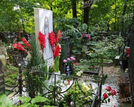 Как выглядит могила Децла