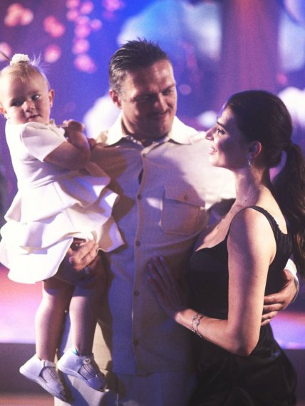 Олександр та Катерина Усики з молодшою дочкою