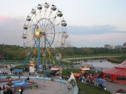 Вид с экстрим-парка в Мариуполе на реку Кальчик.