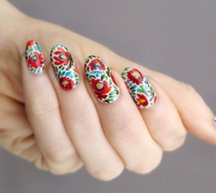 Маникюр с вышивкой 2023 - стильные идеи