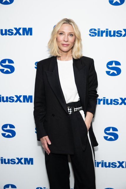 Кейт Бланшетт одягнула чорний брючний костюм