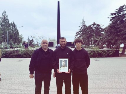 Василий Ломаченко с отцом Анатолием и сыном Анатолием