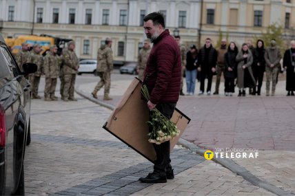 Віддату шану прийшло багато людей