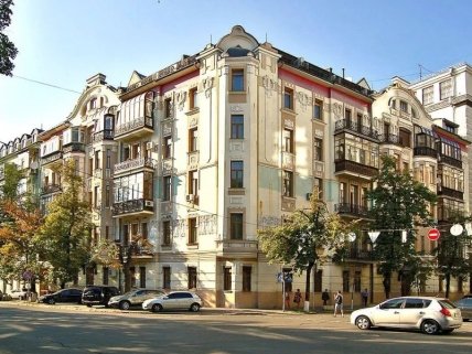 Дом на Институтской, где родители Владислава Власюка купили квартиру