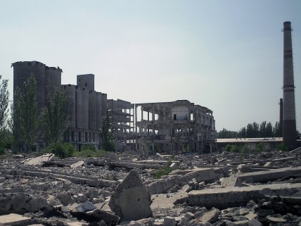 что осталось от крупнейшего стекольного завода Украины после банкротства в 1996 году