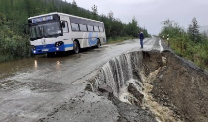 Репетиція кінця світу? Росію накриває повінь та виверження вулкана (фото, відео)