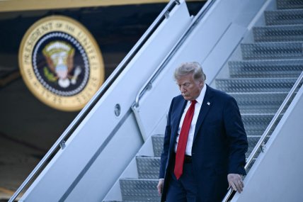 На руке Дональда Трампа появился новый синяк