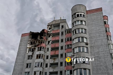 Будинок у Деснянському районі після влучання дрона. Фото Ян Доброносов