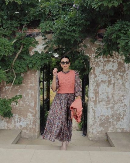 Стильний образ із сукнею