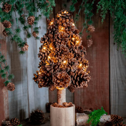 Елка из шишек