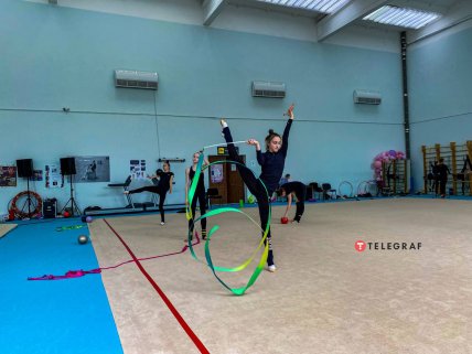 Українські гімнасти на тренуванні