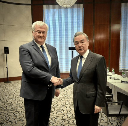 Андрій Сибіга та Ван І