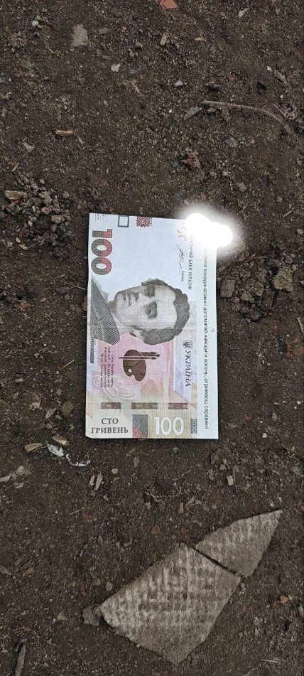 Фальшиві гроші, які скидає Росія