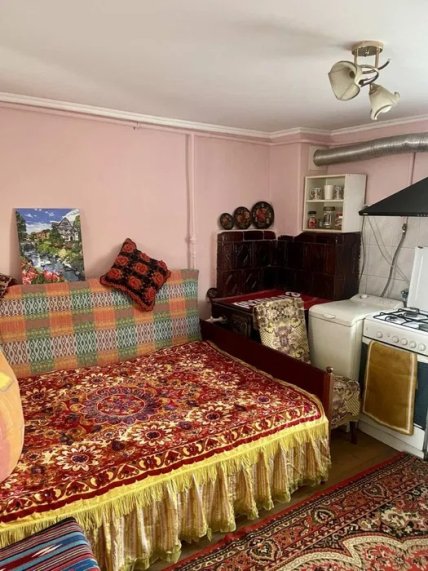 В кімнаті не надто багато вільного простору