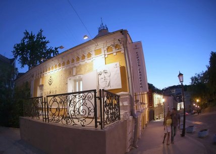 Дом "Карась Галерея" в Киеве