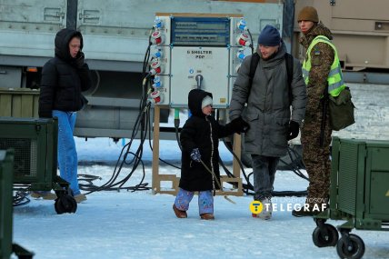 В пункт обігріву приходять цілими сім'ями