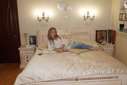 Ольга Сумская показала свою роскошную спальню