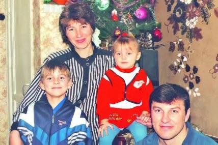 Андрій Ярмоленко з батьками та сестрою