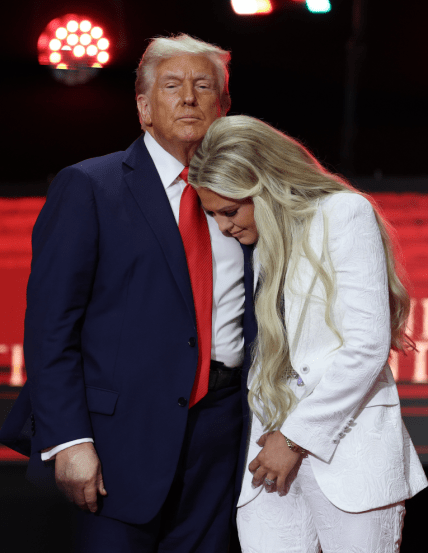 трамп утешил эрику кирк