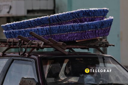 На улицах города продолжается движение