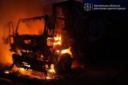 Пожежа на автостоянці у Запоріжжі 15.04.2026 після російської атаки