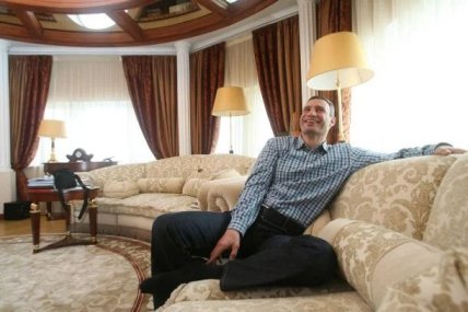 Виталий Кличко в своей квартире