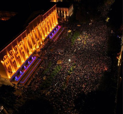 Тбіліський Майдан: тисячі грузинів вийшли на мітинг проти результатів виборів (відео)